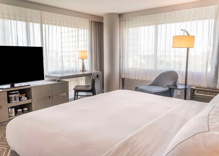 Doubletree By Hilton Orange County Airport