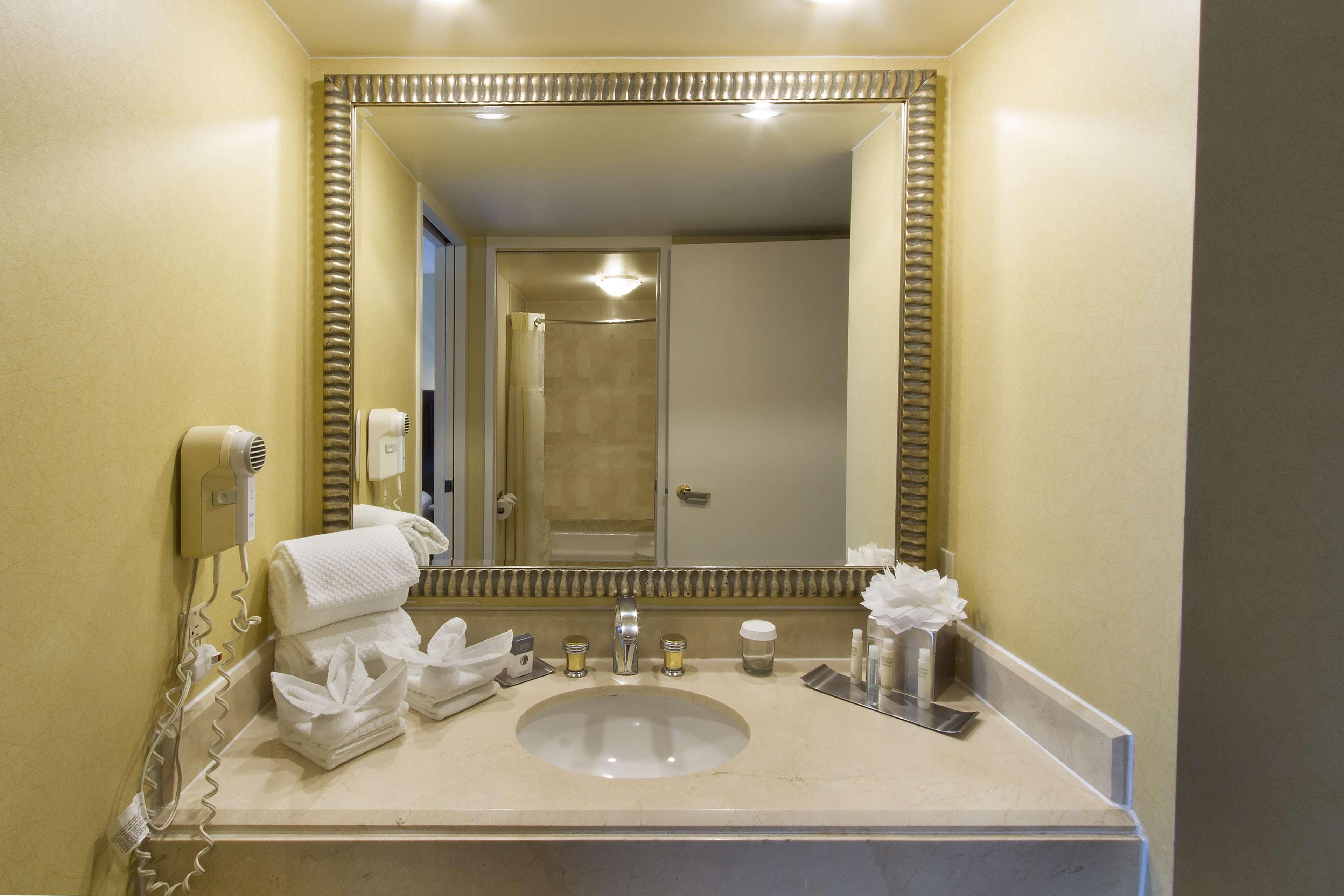 Doubletree By Hilton Orange County Airport Hotel Santa Ana