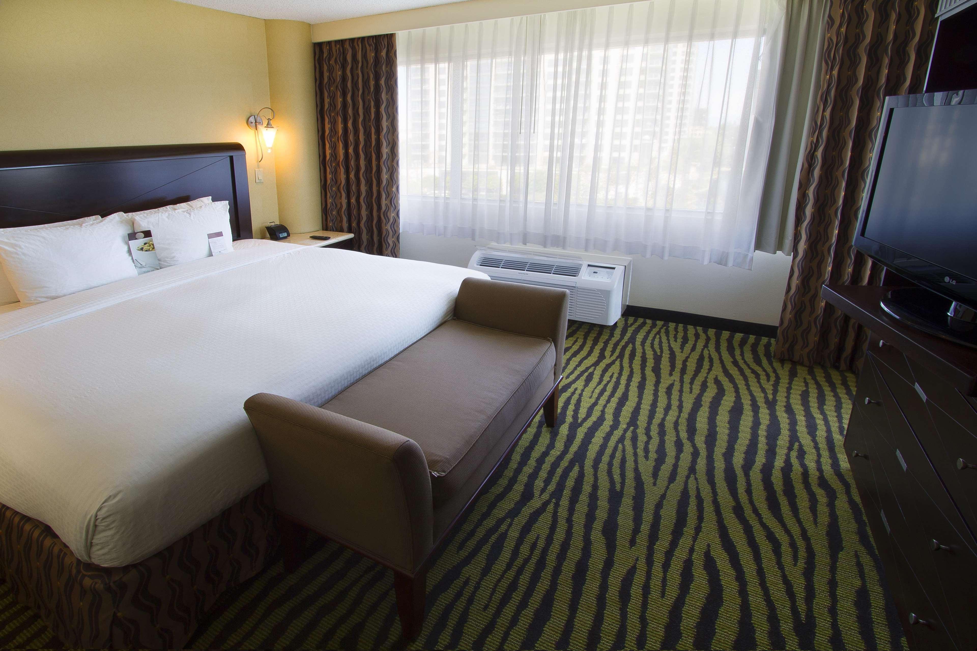 Doubletree By Hilton Orange County Airport