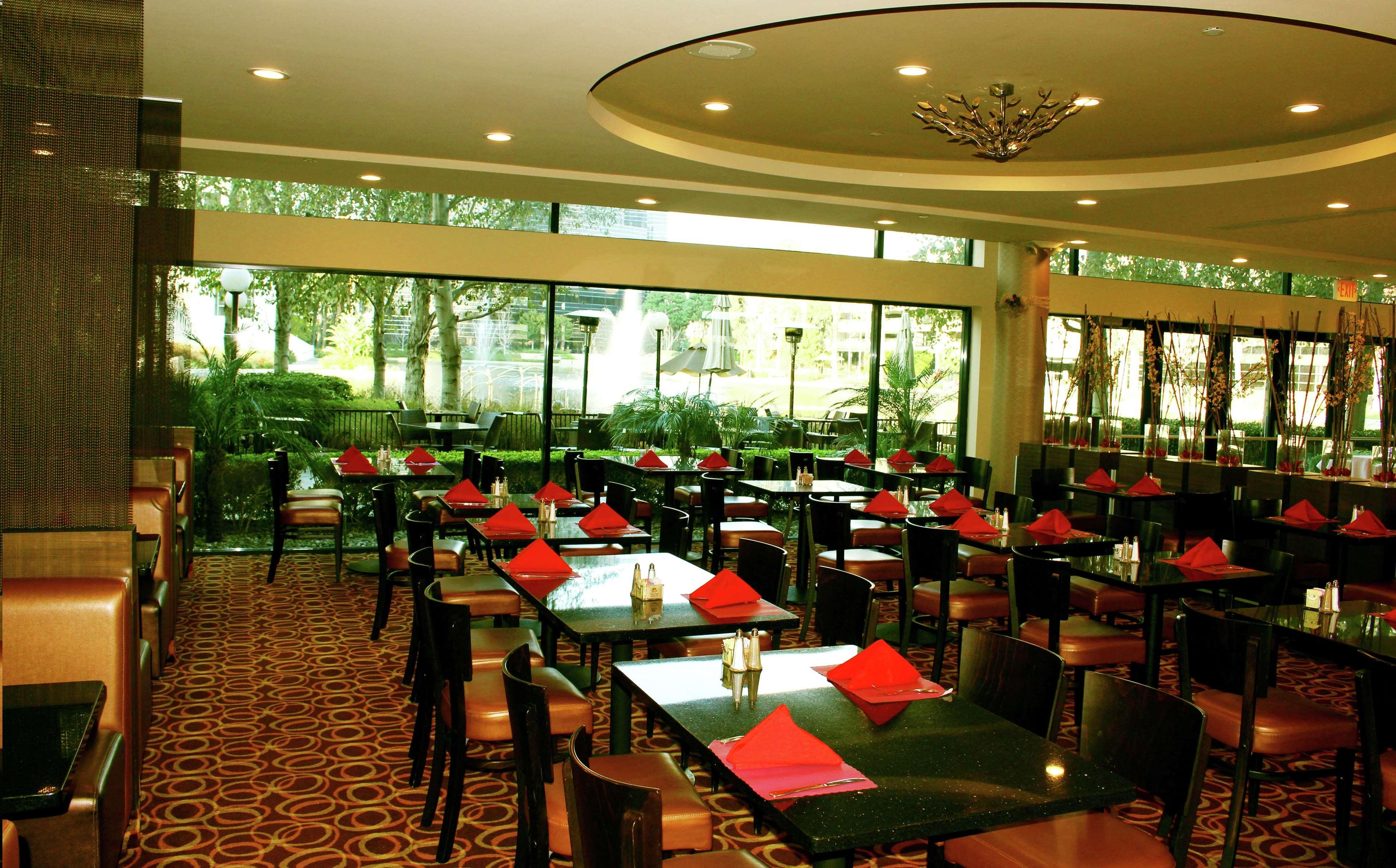 Doubletree By Hilton Orange County Airport
