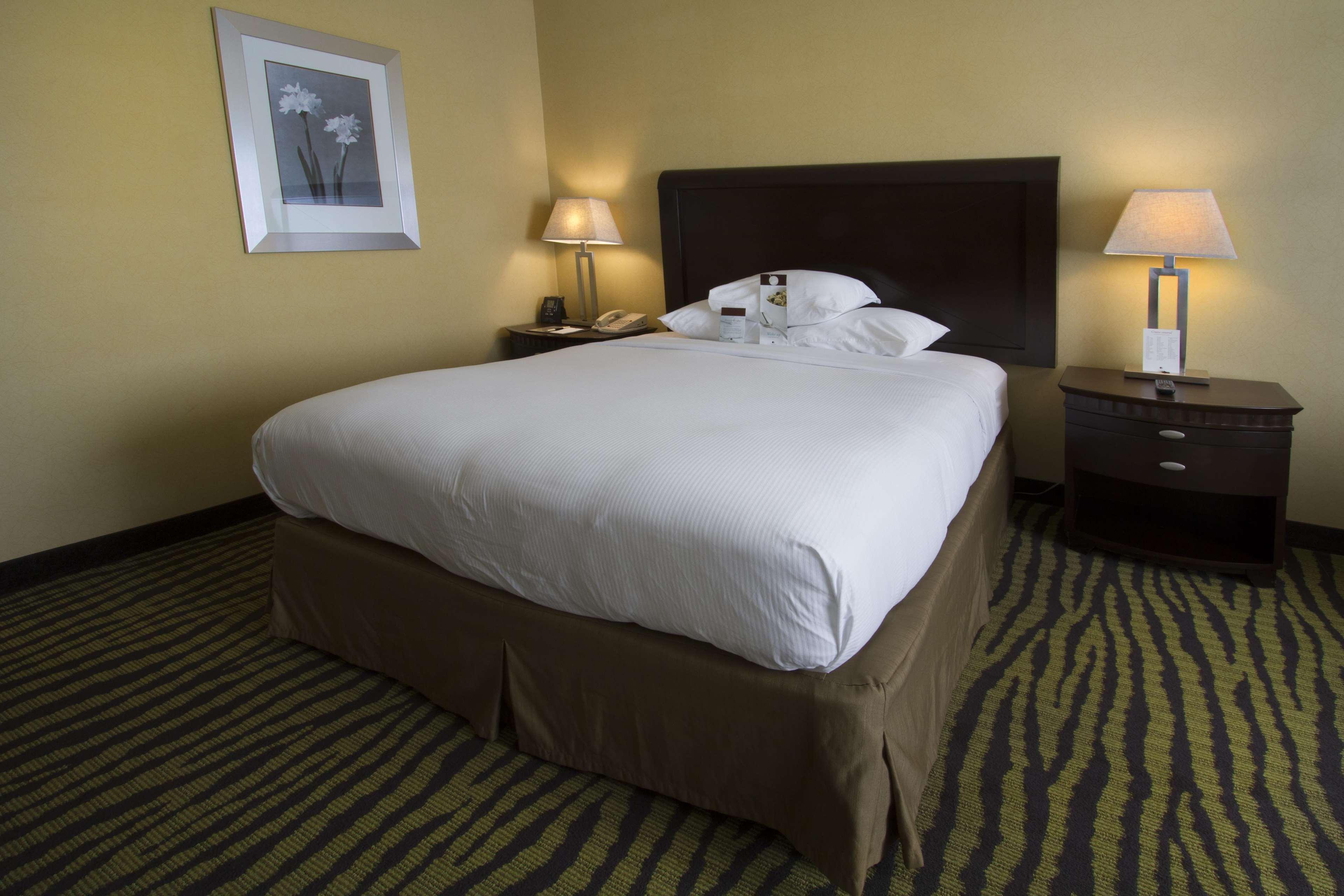 Doubletree By Hilton Orange County Airport