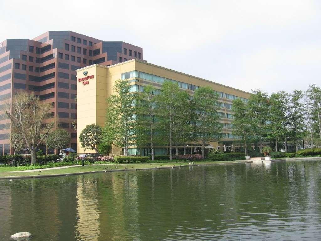 Doubletree By Hilton Orange County Airport 3*