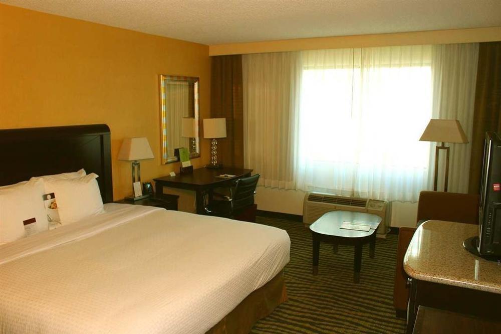 Doubletree By Hilton Orange County Airport Santa Ana