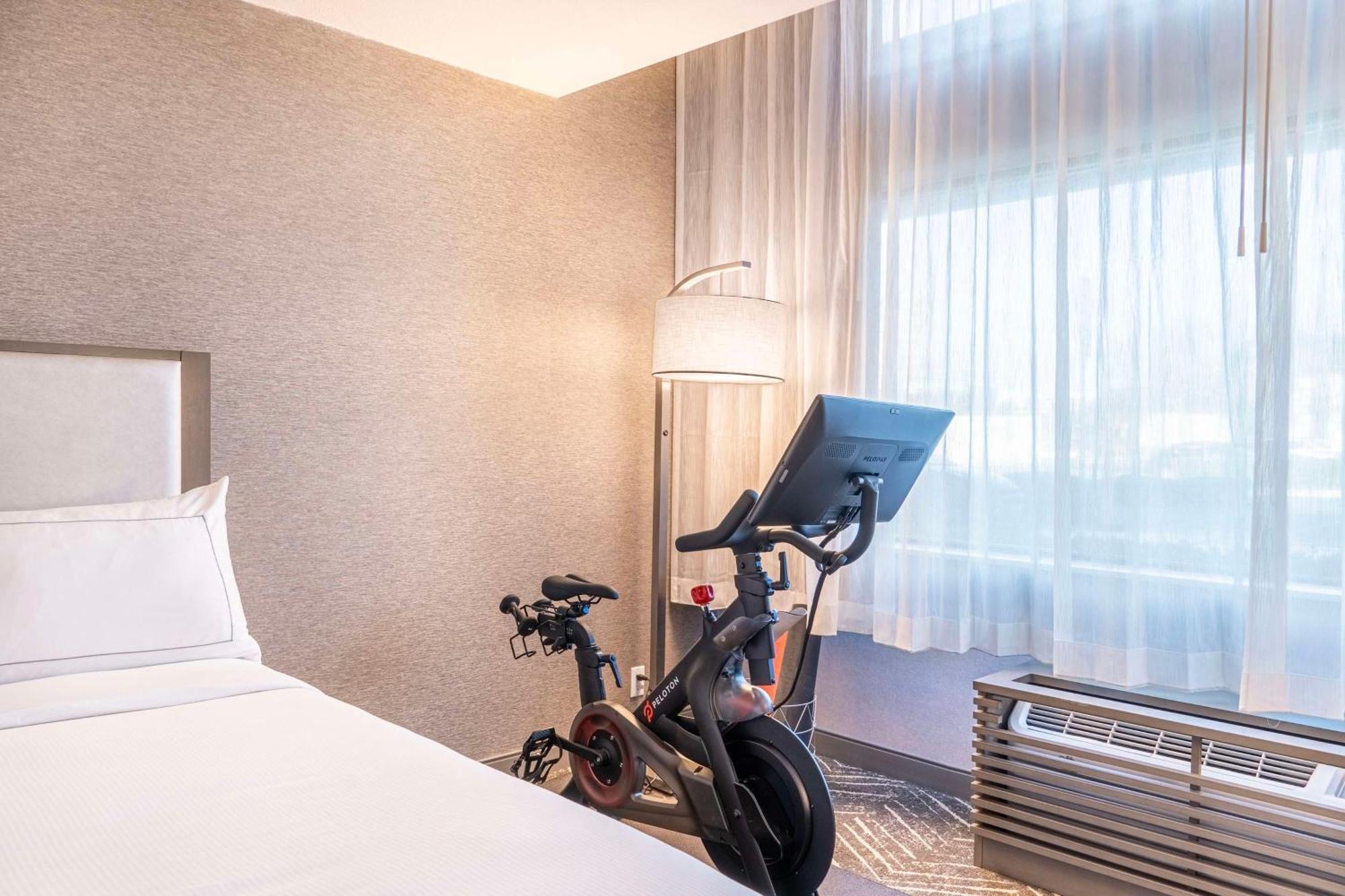 Doubletree By Hilton Orange County Airport Hotel 3*