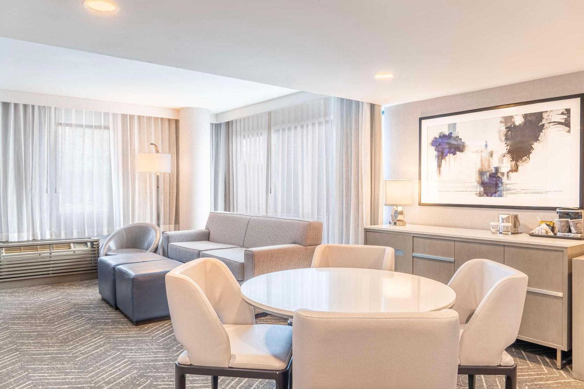 Doubletree By Hilton Orange County Airport