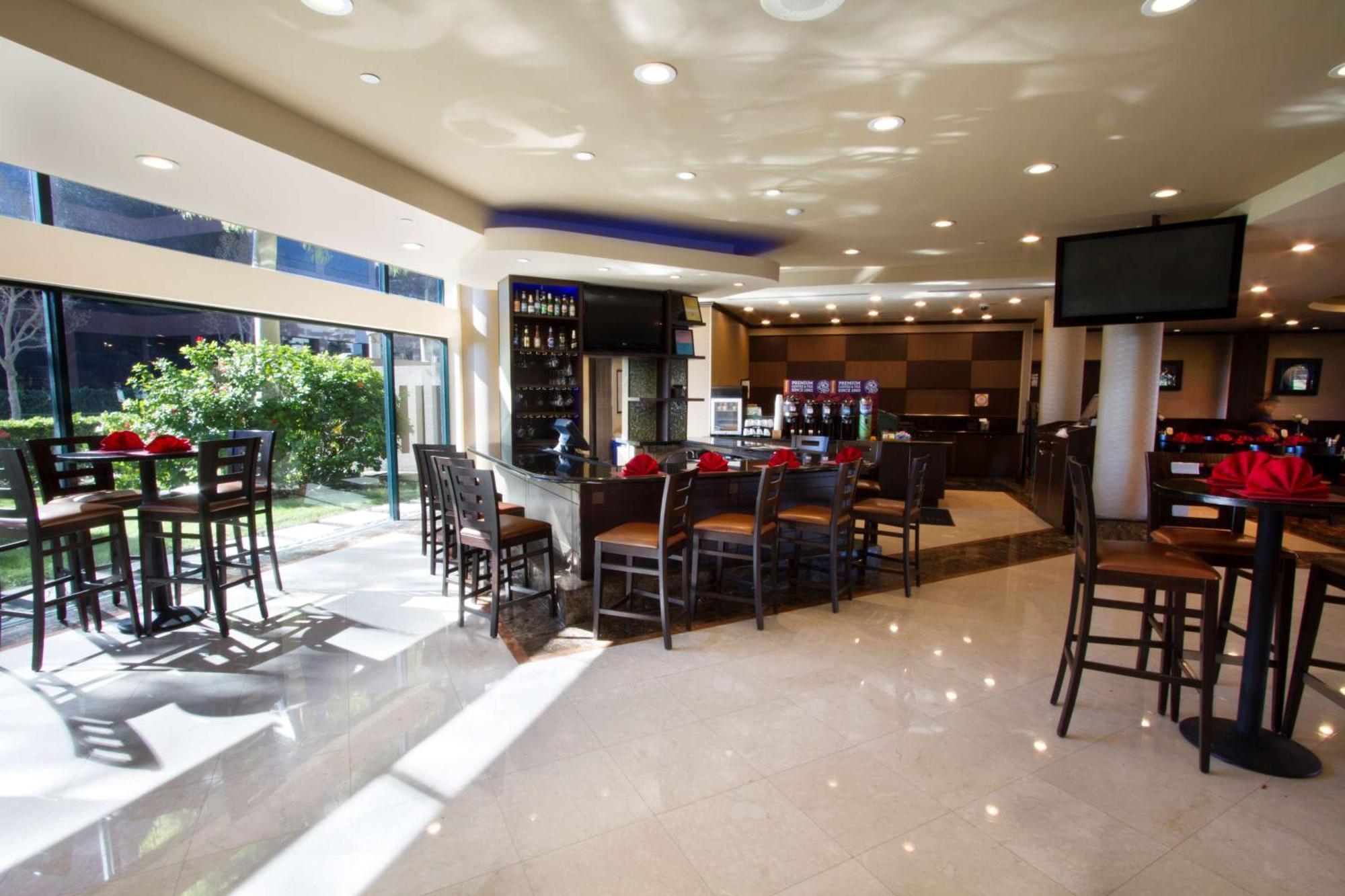 Doubletree By Hilton Orange County Airport Hotel Santa Ana