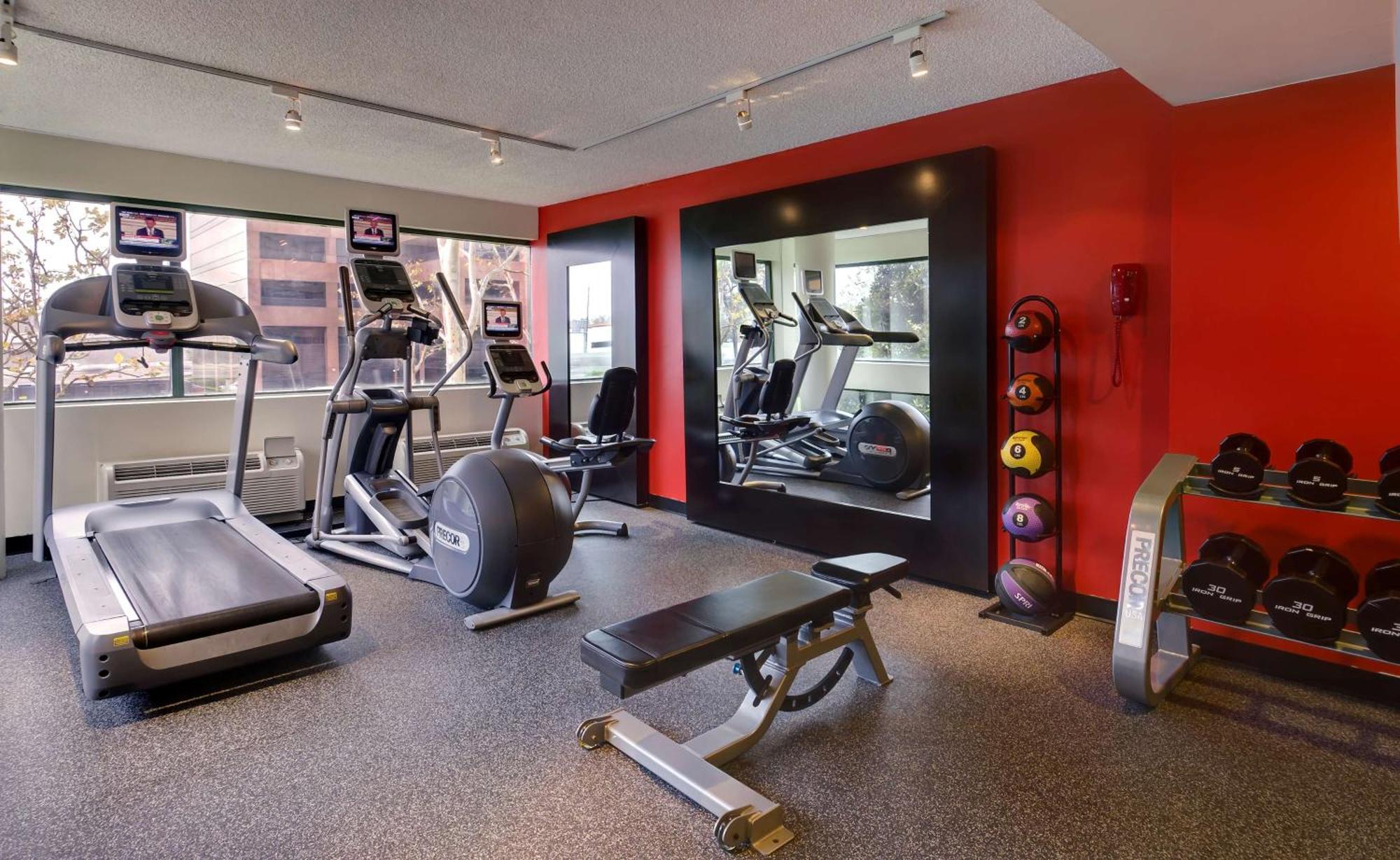 Doubletree By Hilton Orange County Airport 3*