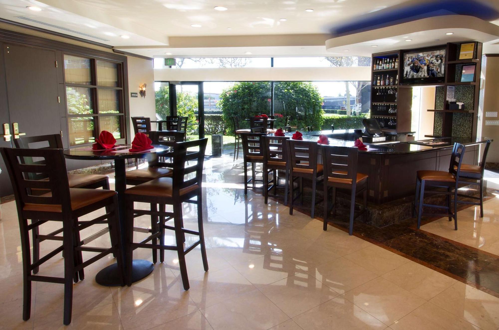 Doubletree By Hilton Orange County Airport