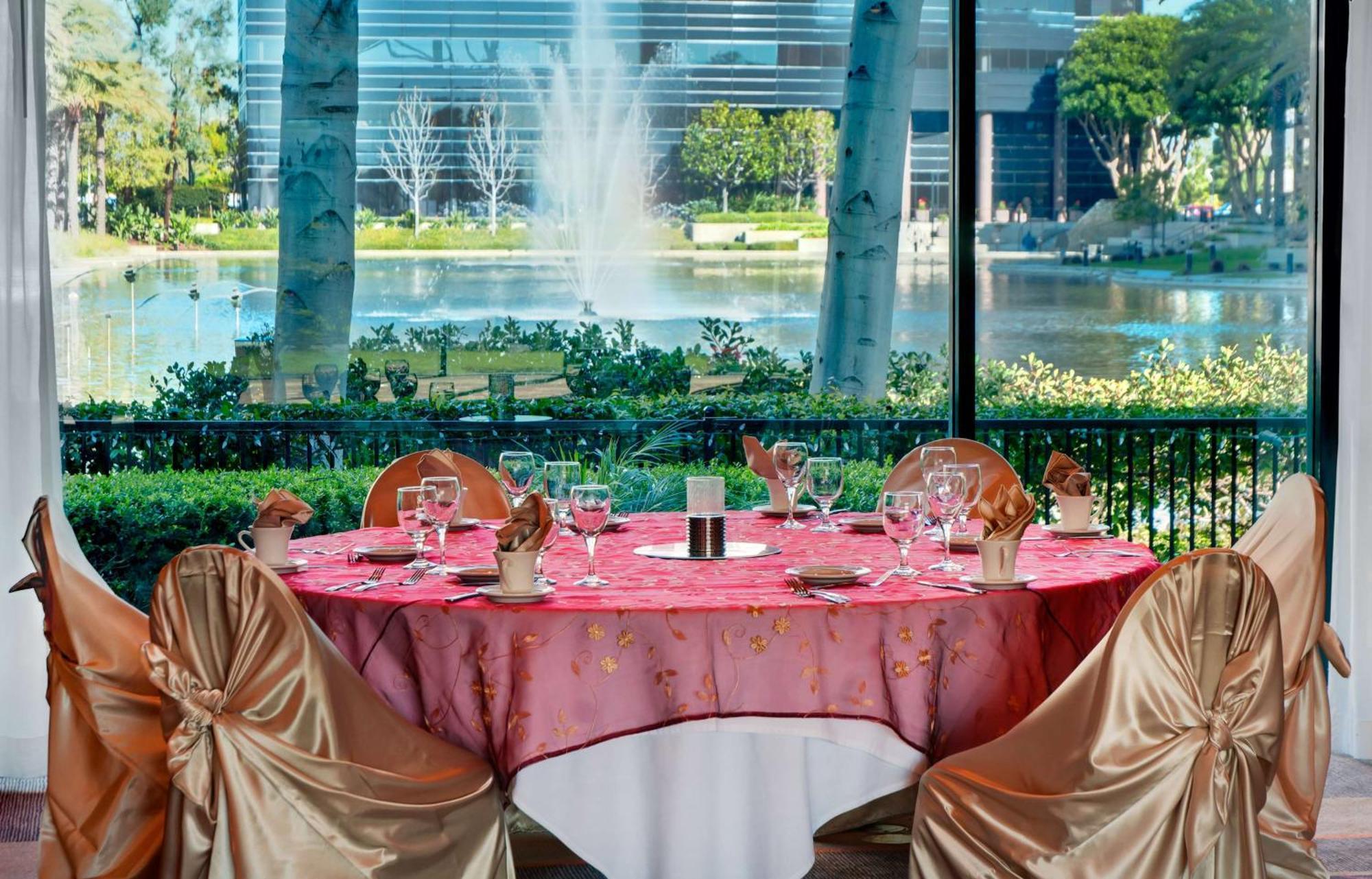 Doubletree By Hilton Orange County Airport Hotel 3*