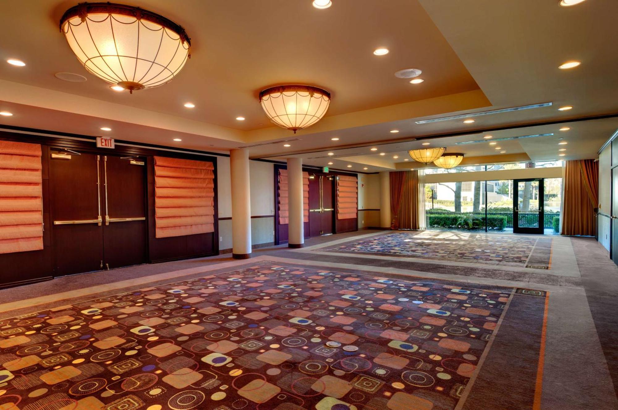 Doubletree By Hilton Orange County Airport Hotel 3*