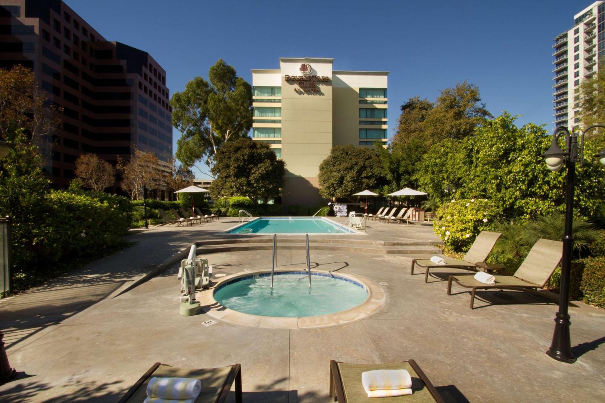 Doubletree By Hilton Orange County Airport Hotel