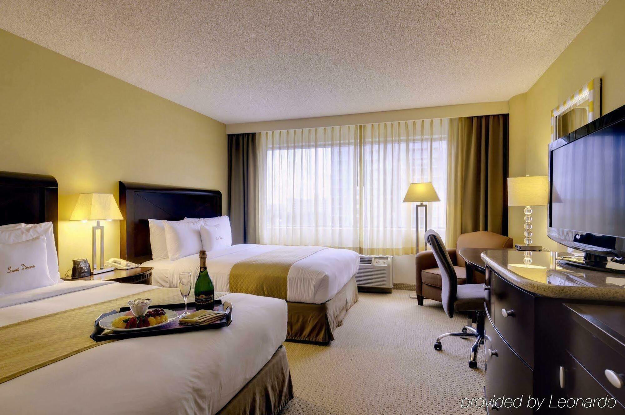 Doubletree By Hilton Orange County Airport 3*