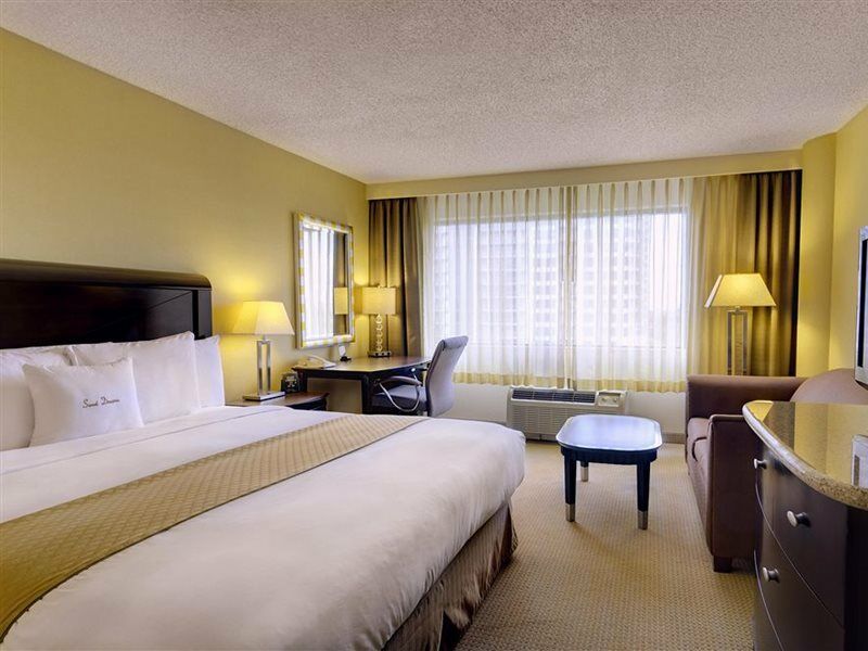Hotel Doubletree By Hilton Orange County Airport 3*