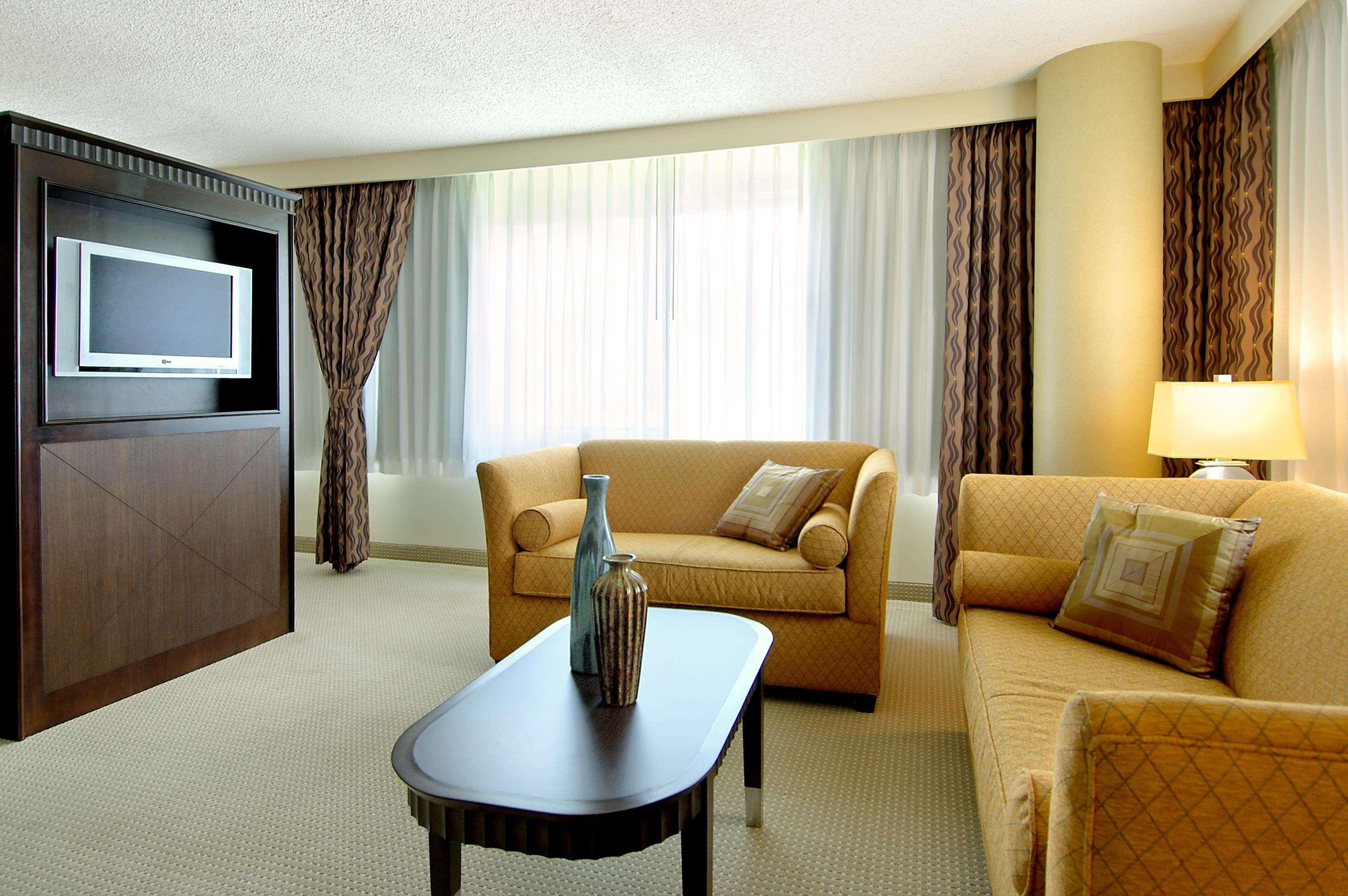Doubletree By Hilton Orange County Airport 3*